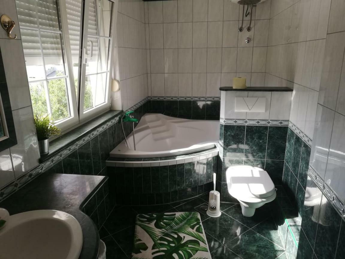 Pacho Appartement Baška Voda Buitenkant foto